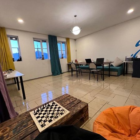 Sunny Hostel Тбилиси Екстериор снимка